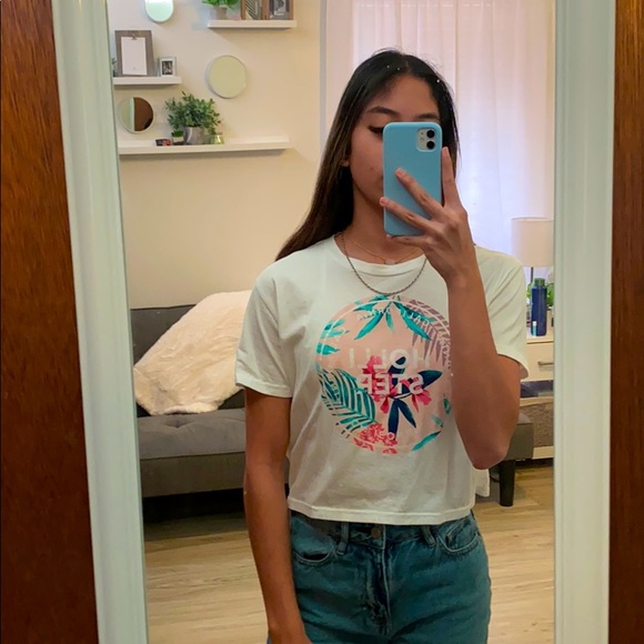 Women’s Cropped white Hollister Graphic Tee - Picture 4 of 4